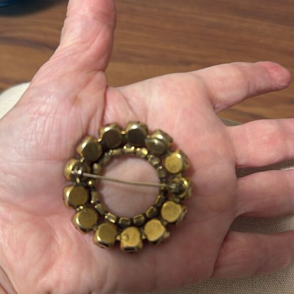 Vintage Regency Signed GoldTone Pale Green & Amber  Rhinestone Circle Brooch. - Picture 5 of 6